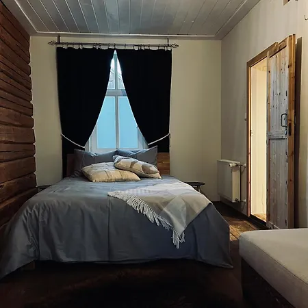 Cozy Apartment With Fully Fenced Private Garden, Fireplace & Free Bikes