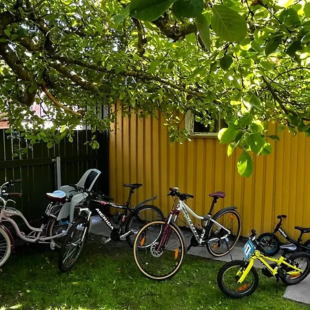 Cozy Apartment With Fully Fenced Private Garden, Fireplace & Free Bikes