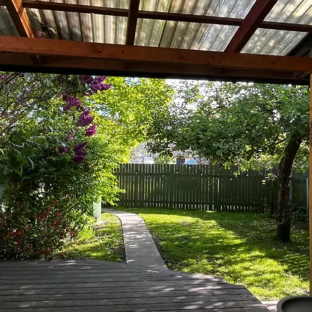 Raehni - With Private Garden & Free Bicycles Apartman