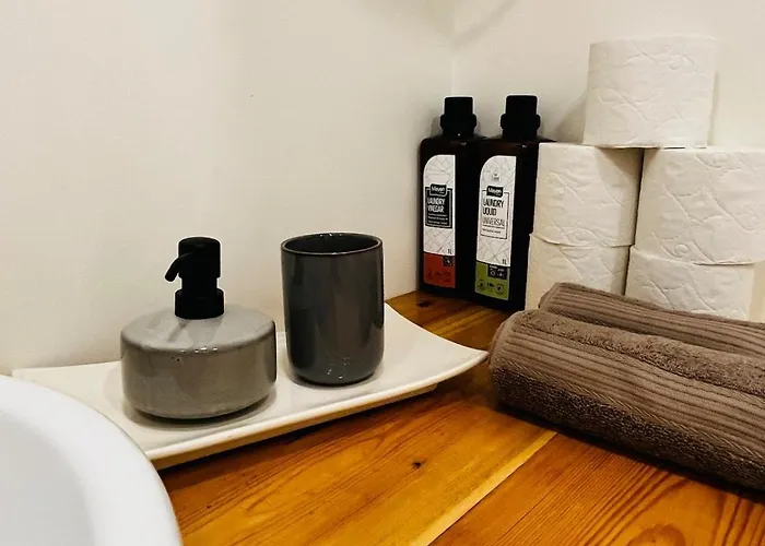 Apartamento Raehni - With Private Garden & Terrace Pärnu